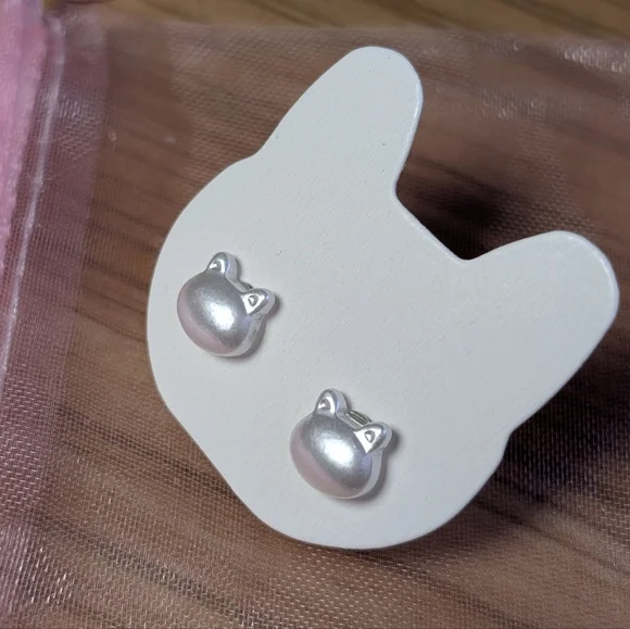 Gold + Pearl cat stud earrings kitten kitty acrylic NEW jewelry Girl Teen Adult - Picture 4 of 4